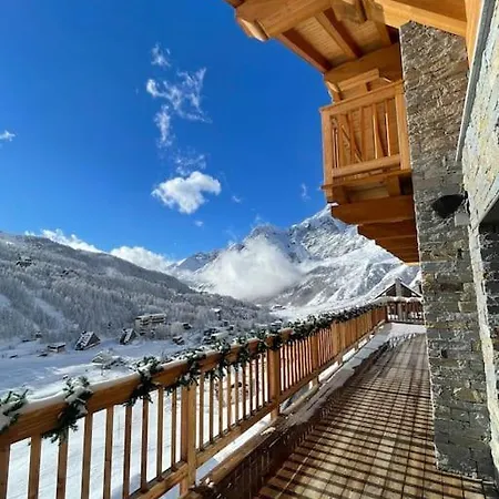 Шале Skiing In The Italian Alps, Cervinia Брей-Червиния