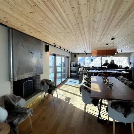 Domek alpejski Skiing In The Italian Alps, Cervinia