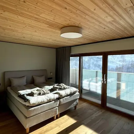 Skiing In The Italian Alps, Cervinia Domek alpejski