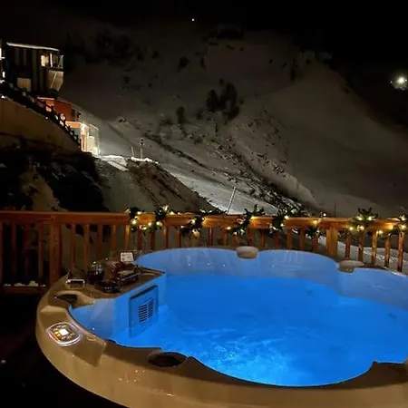 Domek alpejski Skiing In The Italian Alps, Cervinia *