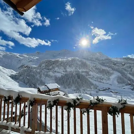 Skiing In The Italian Alps, Cervinia Шале Брей-Червиния