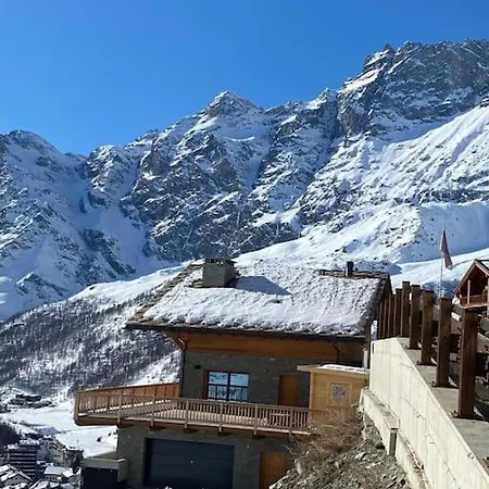 Domek alpejski Skiing In The Italian Alps, Cervinia Breuil-Cervinia
