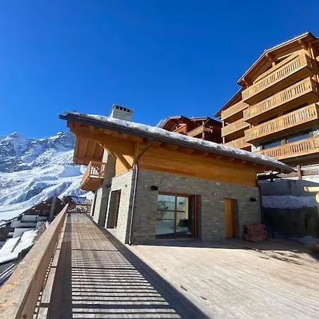 Шале Skiing In The Italian Alps, Cervinia